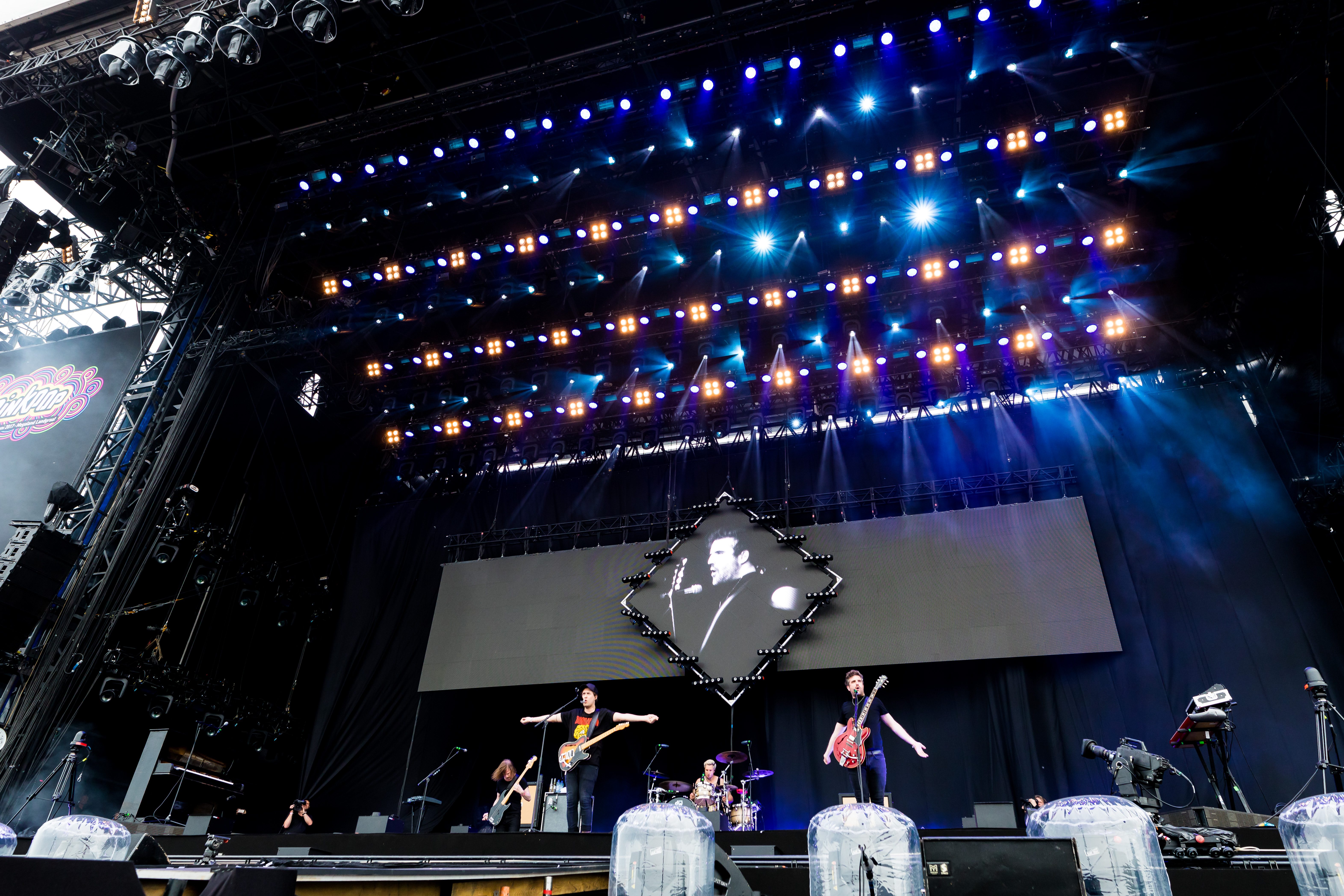 Avolites Arena console rocks for Dutch rock giants Kensington