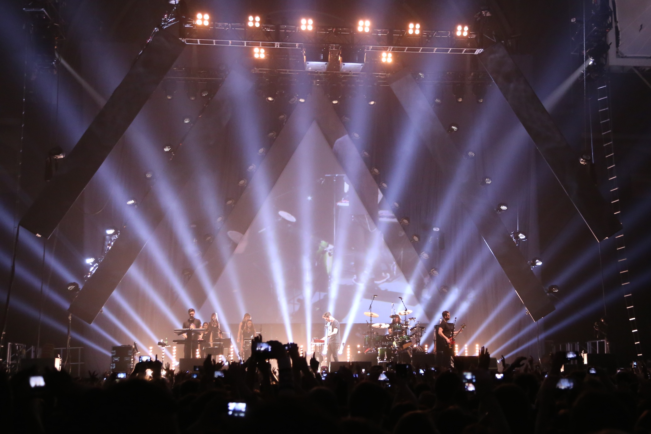 Stage шоу. The Stage. Stage Lighting. Clay Paky show Batten 100. Concert Lights.